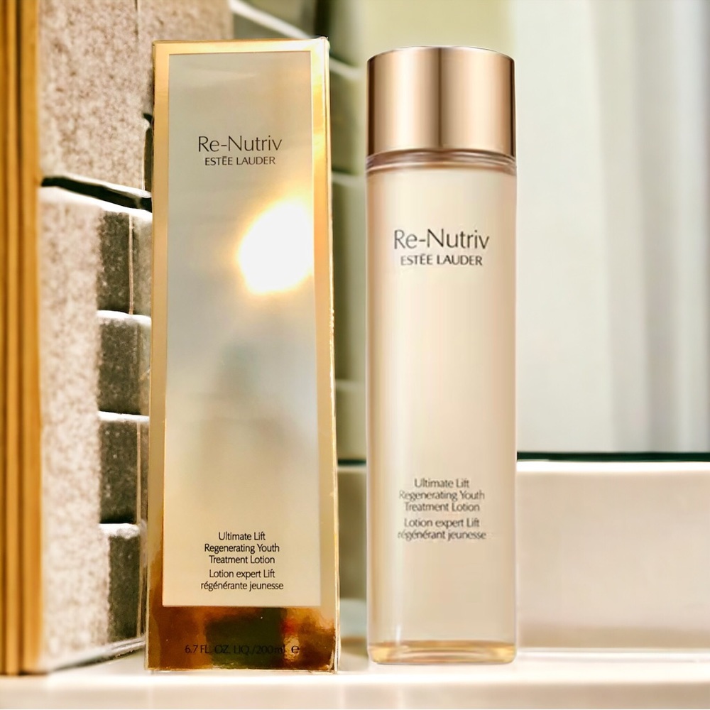 Estée Lauder $146 RE-NUTRIV
ULTIMATE LIFT REGENERATING YOUTH TREATMENT LOTION